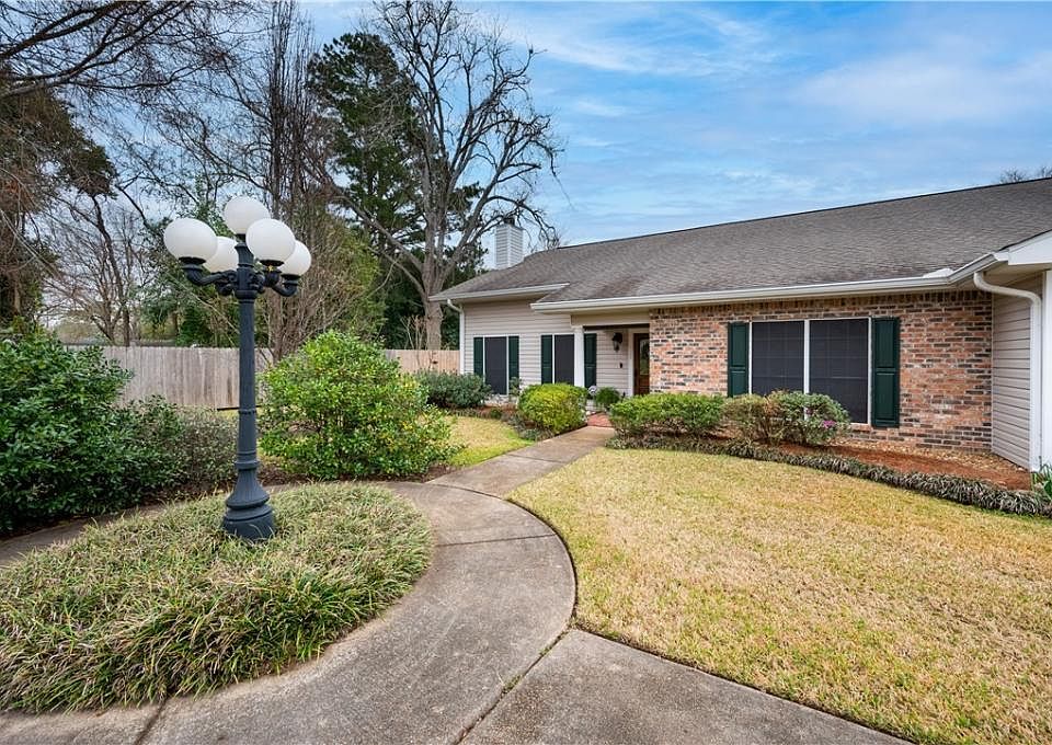 1st image of 517 Versailles Blvd