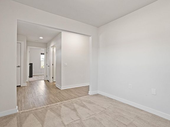 5th image of 501 Harwood Ct