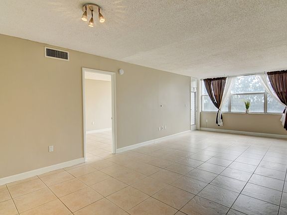 2nd image of 1300 NE Miami Gardens Dr APT 703E