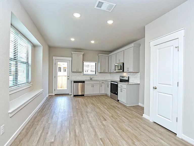 180180B Waterside Rd #A — Photo 4