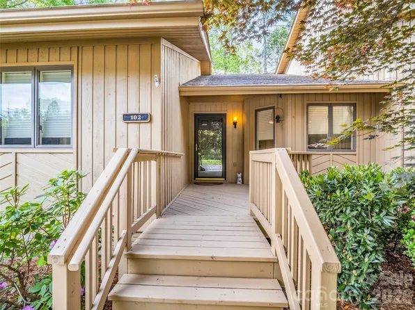 102 White Oak Dr, Hendersonville, NC 28791