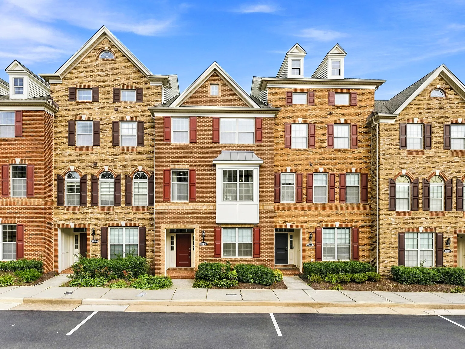 4 bed, 3.5 bath, 2171 sqft, $3,400 — Photo 3