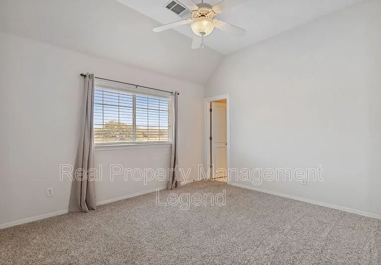 5004 Seville Ln — Photo 33