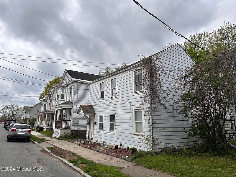 2nd image of 303 2nd Avenue