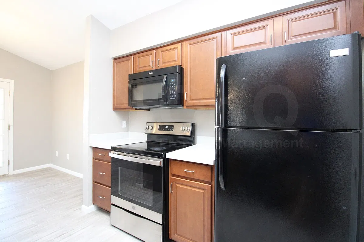 3 bed, 2.0 bath, 1143 sqft, $2,250 — Photo 3