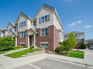 101 Concord Ct, Morton Grove, IL 60053