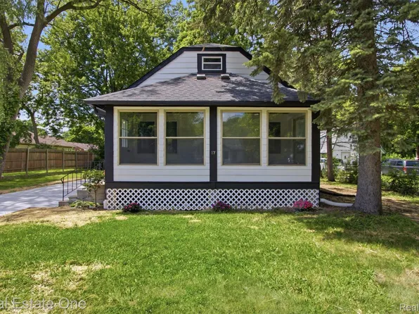 17 N Midland Dr, Pontiac, MI 48342