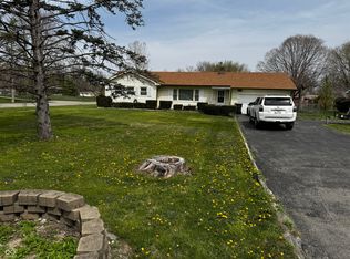 712 E McKenzie Rd, Greenfield, IN 46140