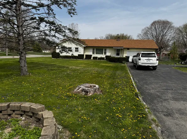 712 E McKenzie Rd, Greenfield, IN 46140