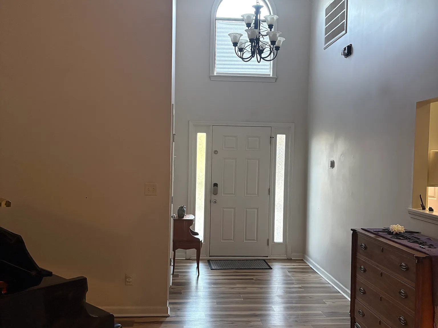 3 bed, 1402 sqft, $2,000 — Photo 2