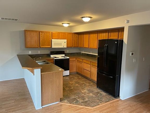 3rd image of 4801 Bowwood Cir NE