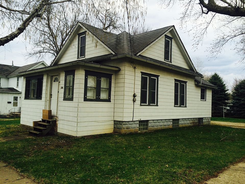 1st image of 407 2nd St SE