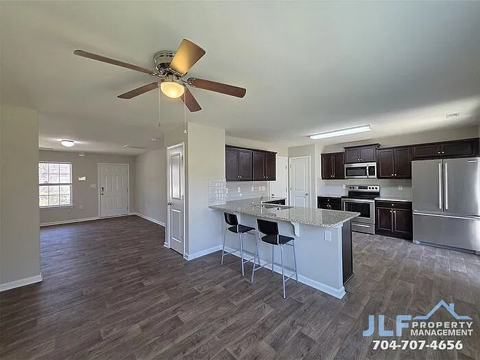 3 bed, 2.5 bath, 1564 sqft, $1,850 — Photo 4