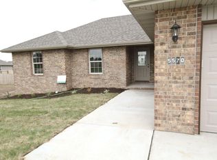 5570 W Sugar Pine Dr, Springfield, MO 65802