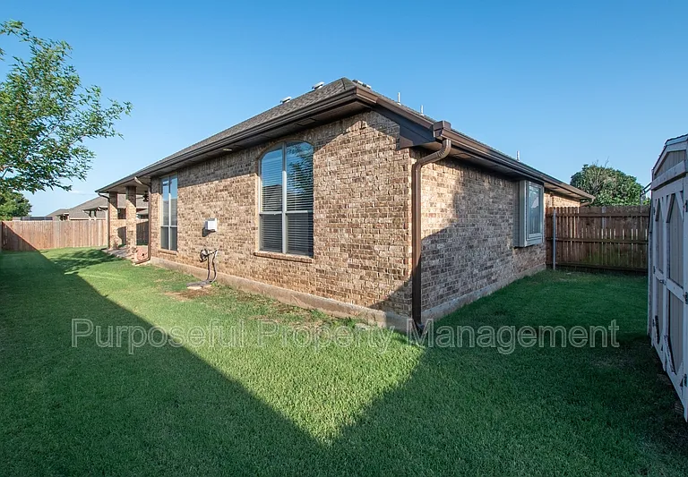 8833 NW 114th Cir — Photo 40