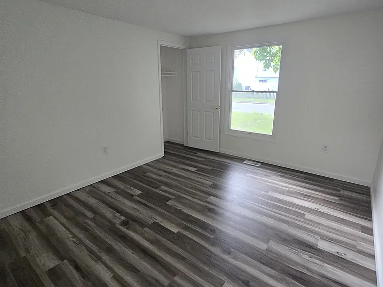 304 Lake Crystalbrook Dr — Photo 3