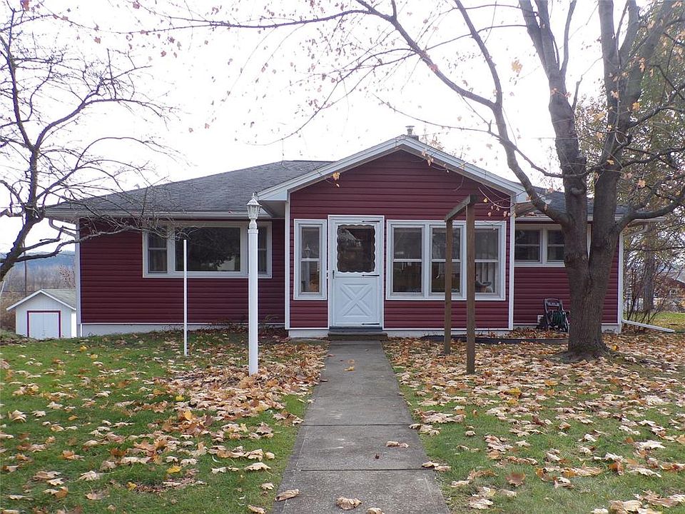 1st image of 28 Gail Dr