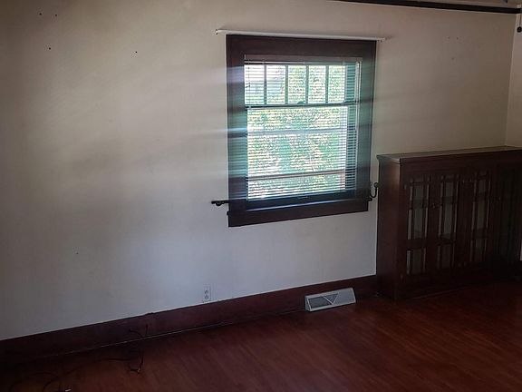4th image of 803 Flint St
