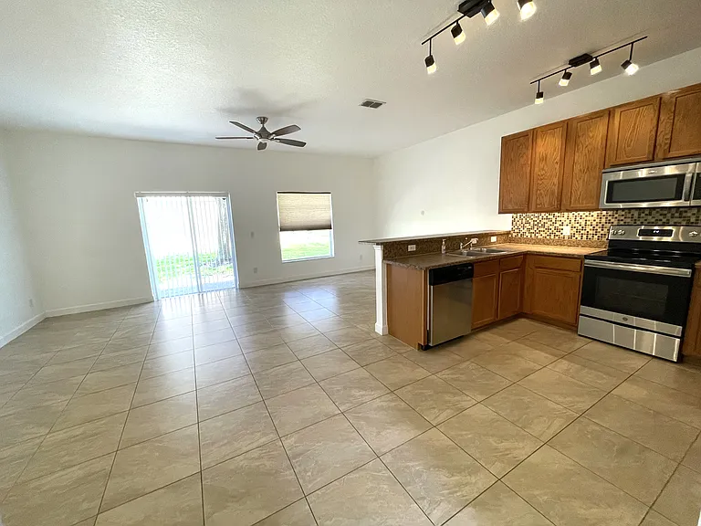 2600 Revolution St #105 — Photo 7
