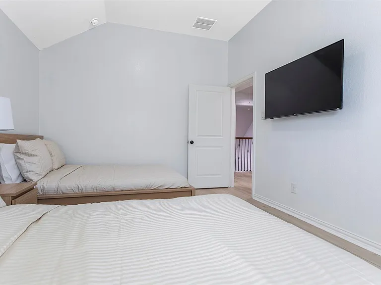29110 Davenport Dr — Photo 30