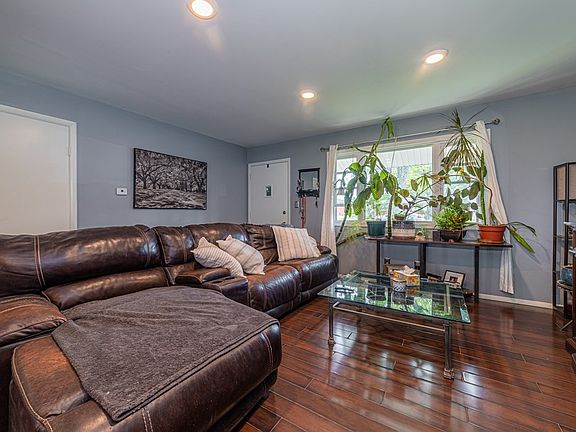 4th image of 838 Briarwood Dr