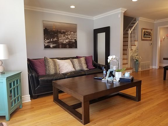 2nd image of 3022 W Rosemont Ave