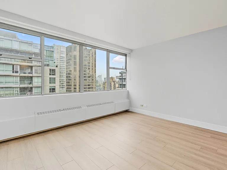 1450 Georgia St W — Photo 33