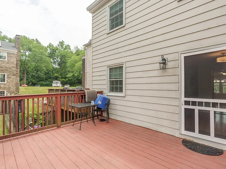 5776 Yellowrose Ct — Photo 9