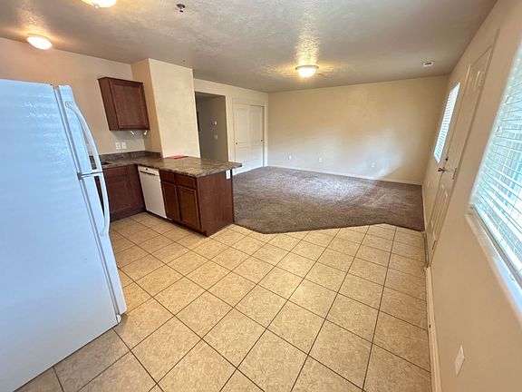 2nd image of 853 Spruce St APT 5