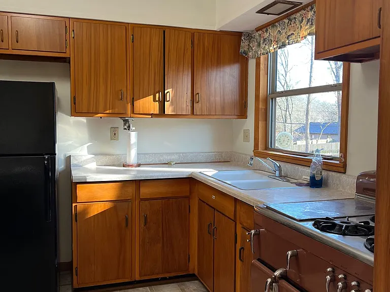 1119 S Longwood Dr — Photo 9