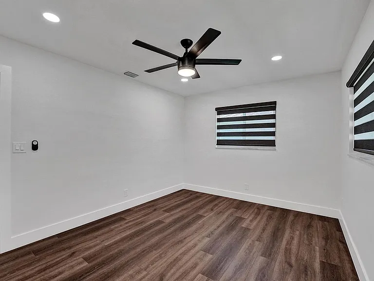 5011 Buchanan St — Photo 39