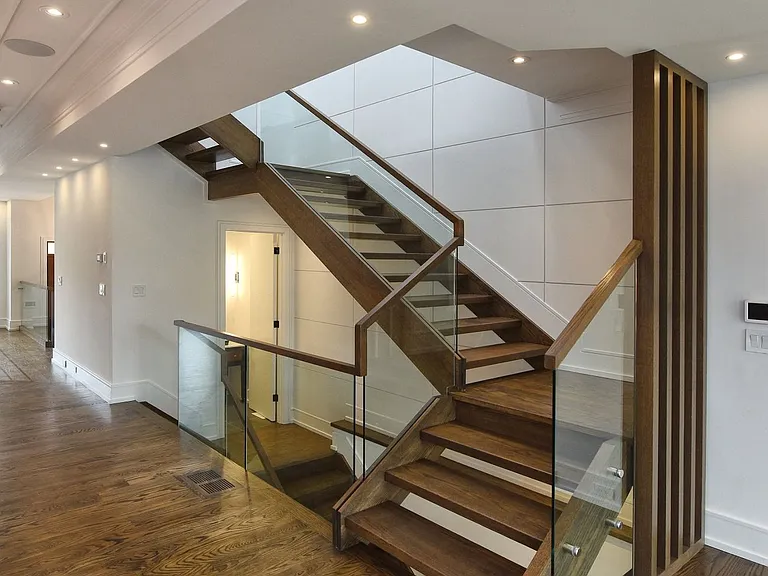 119 Stibbard Ave — Photo 20