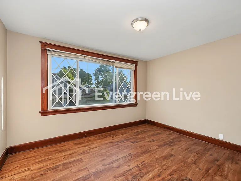 3717 Woodbine Ave — Photo 9