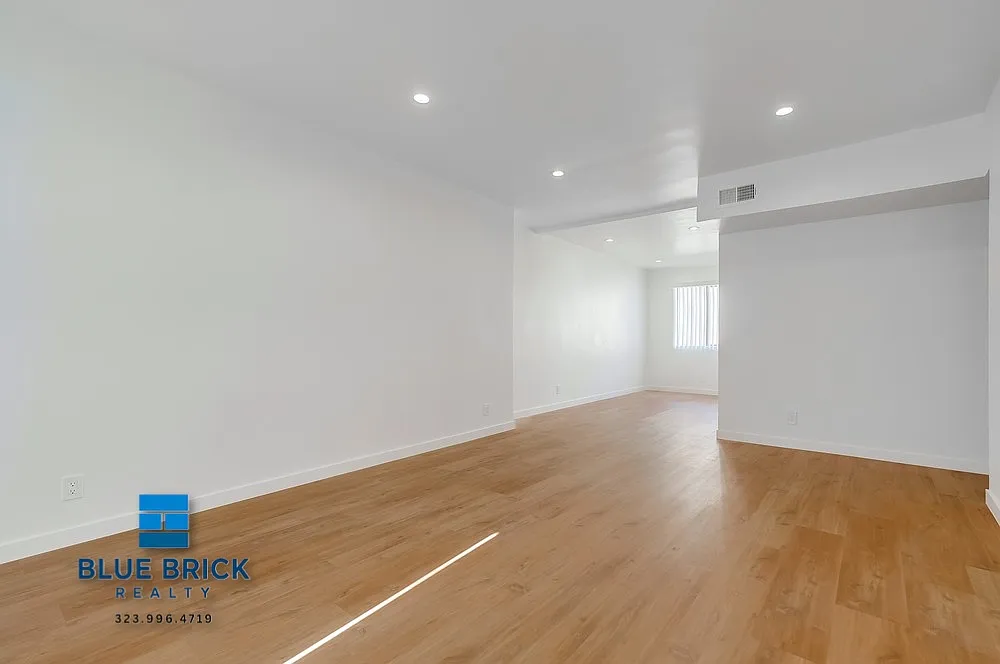 Charming 3-Bedroom Near Studio City with Parking — Photo 2