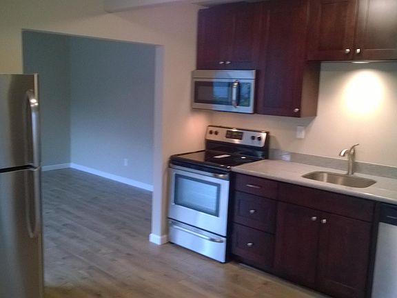 3rd image of 270 NE Creek Way