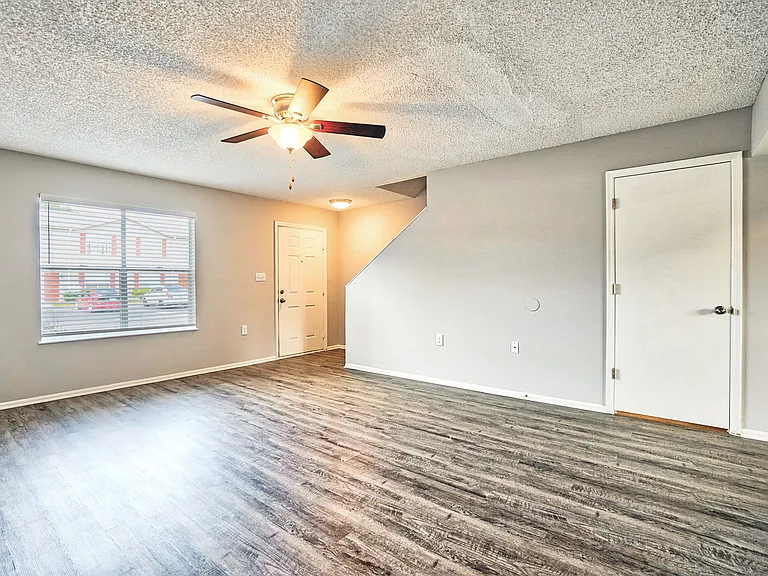 Sabal Palms Apartments — Photo 9