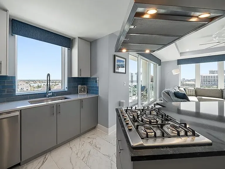 15 Avalon St #704 — Photo 21