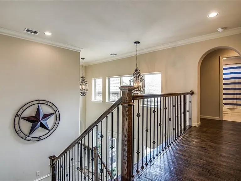 580 Butchart Dr — Photo 23