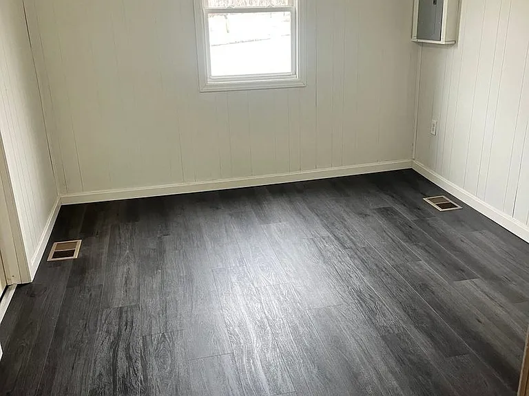 109 Hansen Ave — Photo 4