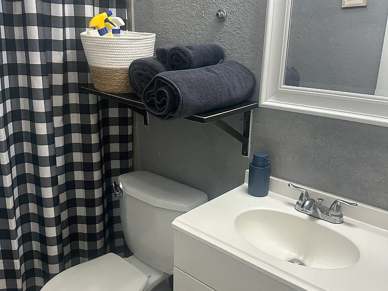 2710 Strong Ave #203 — Photo 12