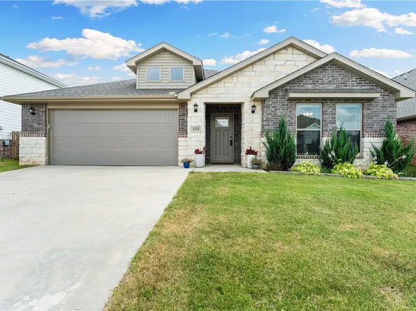 2121 Periwinkle Pl, Centerton, AR 72719
