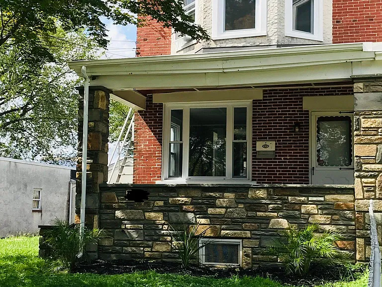 323 Brighton Ter — Photo 1