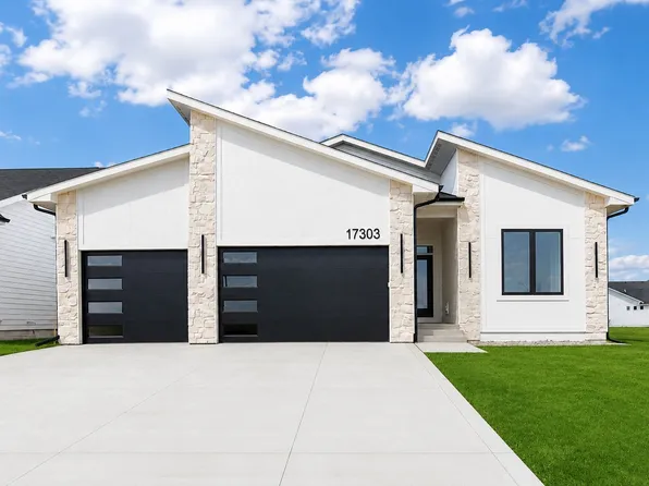 17303 Brookview Dr, Urbandale, IA 50263