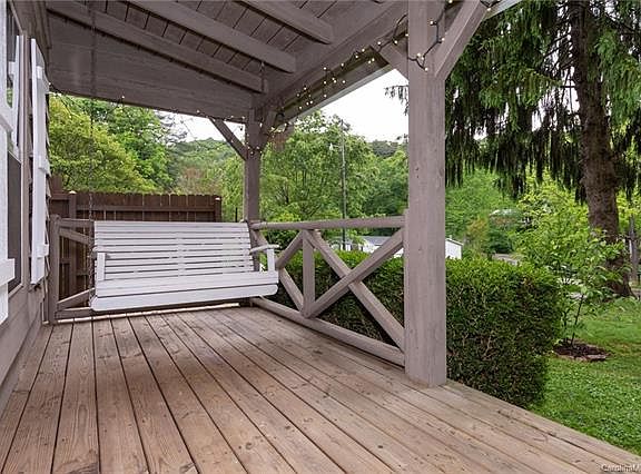 2nd image of 122 Avondale Rd