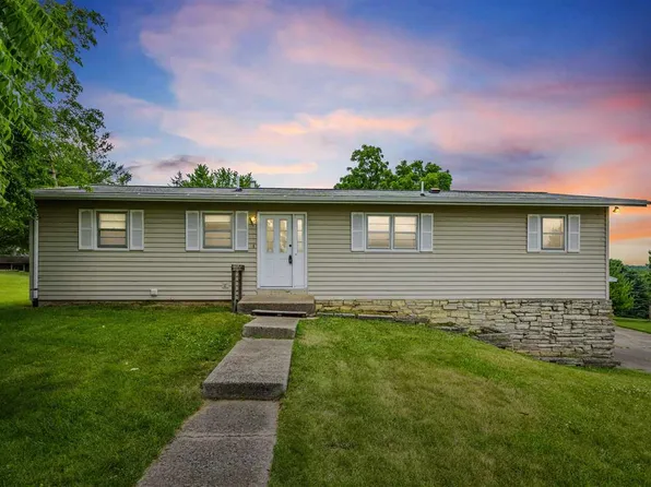 312 Lake View Dr NE, Solon, IA 52333