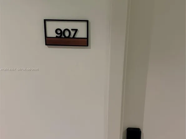 225 N Miami Ave, Miami, FL