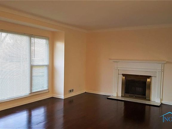 2nd image of 2919 Densmore Dr