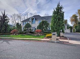 7 Rodeo Dr, Marlboro, NJ 07746