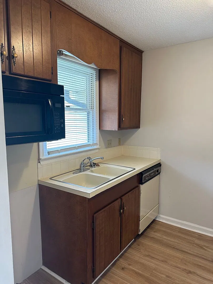 2BR/2BA upper level Condo — Photo 2