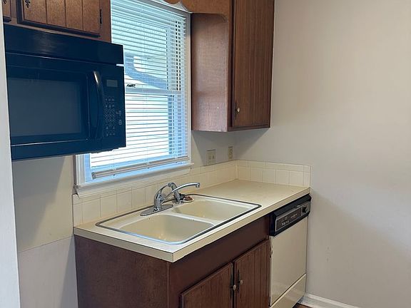 2nd image of 927 S Ridge Ct #151